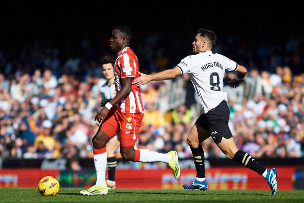 而他对洛卡 而他对洛卡